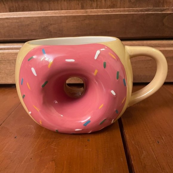 3D Pink Donut Shaped Mug - Picture 2 of 7